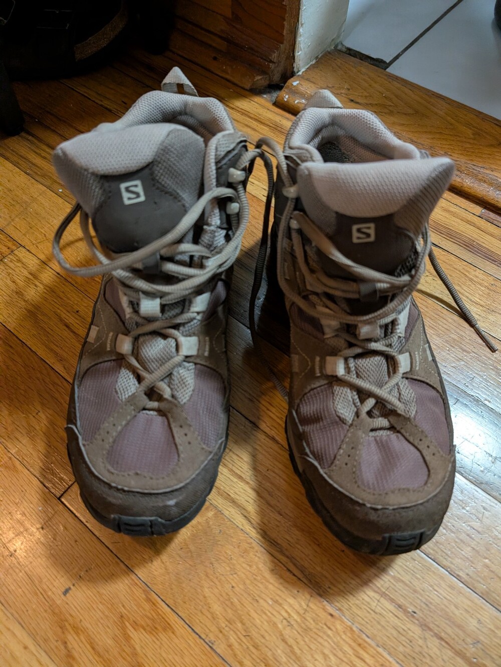 Salomon Mid Rise Hiking Boots Women's 8.5